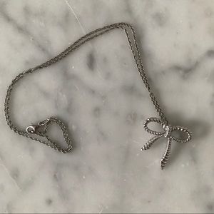 Silver bow necklace